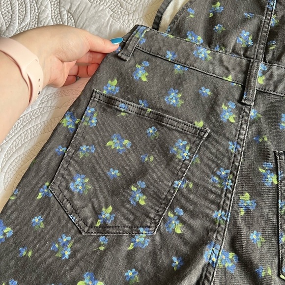 NWT - WeWoreWhat - Slouchy Watercolor Ditsy Floral Print Split Hem Overalls - Picture 14 of 15